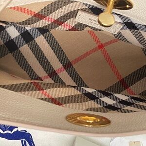 NWT Authentic Burberry Cotswolds Grained Calf Leather Pouch Bag Ivory